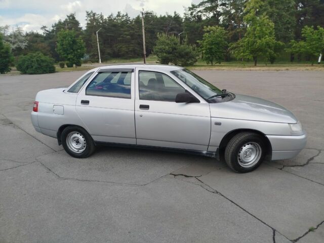 Серый ВАЗ 2110, объемом двигателя 1.6 л и пробегом 185 тыс. км за 2000 $, фото 12 на Automoto.ua