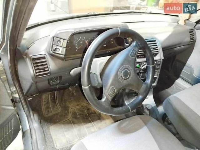 Серый ВАЗ 2110, объемом двигателя 1.6 л и пробегом 295 тыс. км за 1200 $, фото 3 на Automoto.ua