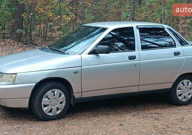 Серый ВАЗ 2110, объемом двигателя 1.6 л и пробегом 200 тыс. км за 1950 $, фото 2 на Automoto.ua