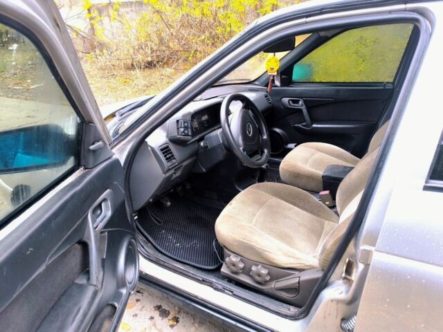 Сірий ВАЗ 2110, об'ємом двигуна 1.6 л та пробігом 170 тис. км за 1750 $, фото 9 на Automoto.ua