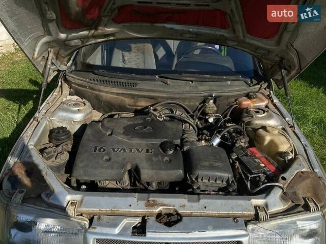 Серый ВАЗ 2110, объемом двигателя 1.6 л и пробегом 400 тыс. км за 1000 $, фото 4 на Automoto.ua