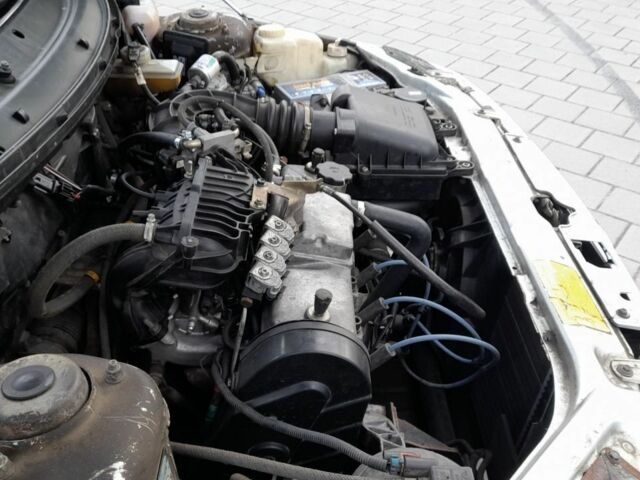 Серый ВАЗ 2110, объемом двигателя 1.6 л и пробегом 185 тыс. км за 2000 $, фото 5 на Automoto.ua