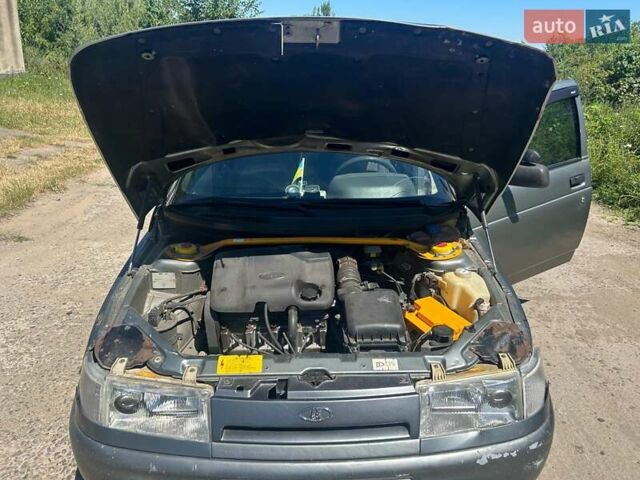 Серый ВАЗ 2110, объемом двигателя 1.6 л и пробегом 245 тыс. км за 2000 $, фото 8 на Automoto.ua