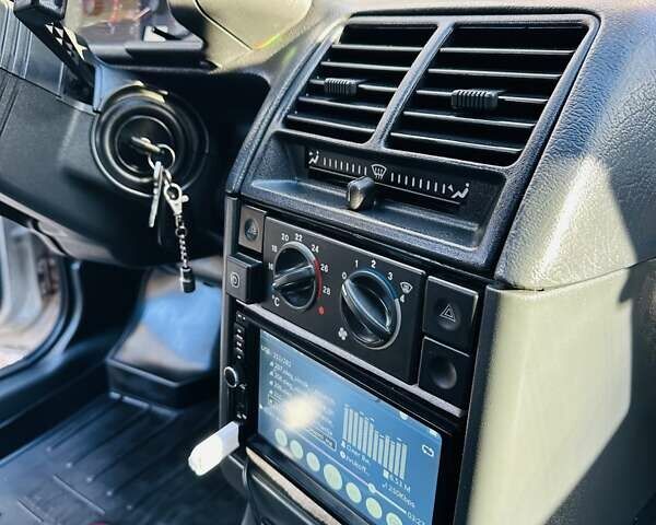 Сірий ВАЗ 2110, об'ємом двигуна 1.6 л та пробігом 95 тис. км за 3750 $, фото 15 на Automoto.ua