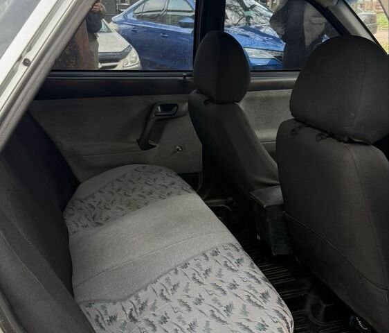 Серый ВАЗ 2110, объемом двигателя 1.6 л и пробегом 240 тыс. км за 1800 $, фото 4 на Automoto.ua