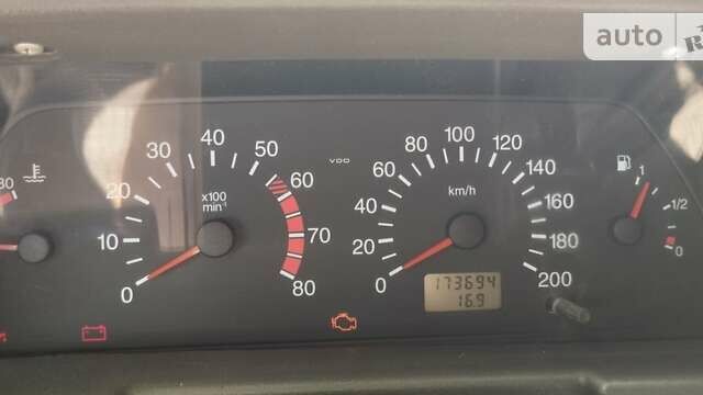 Серый ВАЗ 2110, объемом двигателя 1.6 л и пробегом 174 тыс. км за 3000 $, фото 5 на Automoto.ua