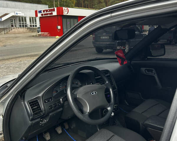 Серый ВАЗ 2110, объемом двигателя 1.6 л и пробегом 220 тыс. км за 3500 $, фото 4 на Automoto.ua