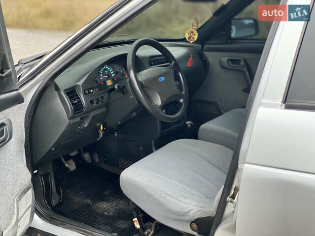 Серый ВАЗ 2110, объемом двигателя 1.6 л и пробегом 152 тыс. км за 2000 $, фото 25 на Automoto.ua