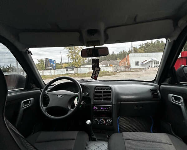 Серый ВАЗ 2110, объемом двигателя 1.6 л и пробегом 220 тыс. км за 3500 $, фото 3 на Automoto.ua