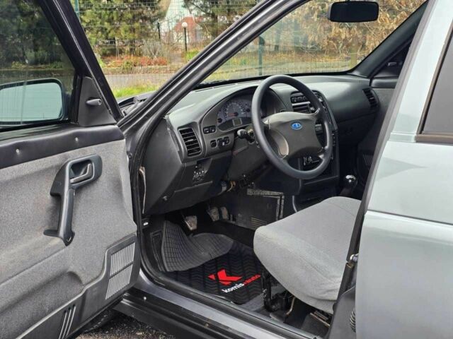 Сірий ВАЗ 2110, об'ємом двигуна 1.6 л та пробігом 194 тис. км за 2299 $, фото 8 на Automoto.ua