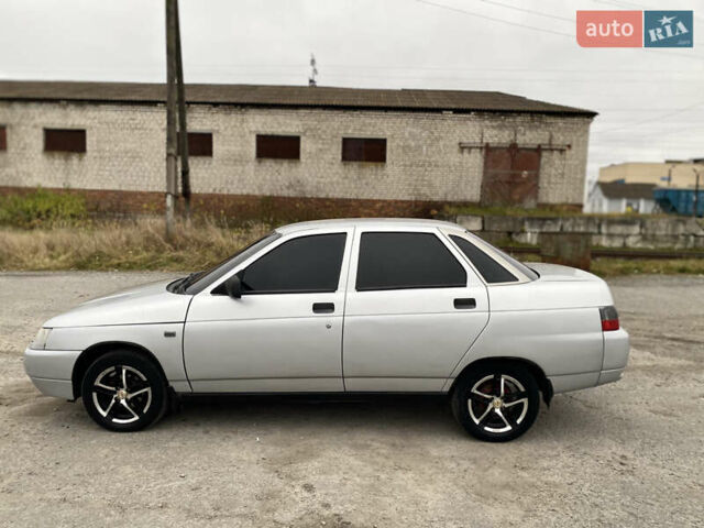 Серый ВАЗ 2110, объемом двигателя 1.6 л и пробегом 152 тыс. км за 2000 $, фото 4 на Automoto.ua