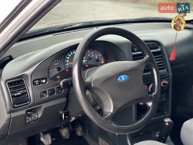 Серый ВАЗ 2110, объемом двигателя 1.6 л и пробегом 152 тыс. км за 2000 $, фото 27 на Automoto.ua