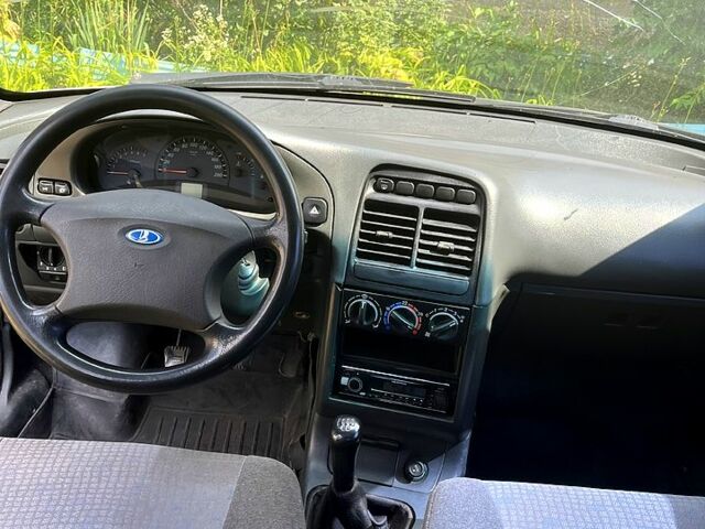 Серый ВАЗ 2110, объемом двигателя 1.5 л и пробегом 324 тыс. км за 650 $, фото 3 на Automoto.ua