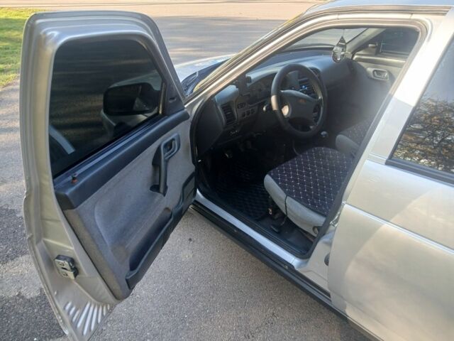 Серый ВАЗ 2110, объемом двигателя 1 л и пробегом 159 тыс. км за 2400 $, фото 12 на Automoto.ua