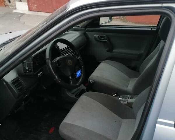 Сірий ВАЗ 2110, об'ємом двигуна 1.6 л та пробігом 235 тис. км за 1500 $, фото 2 на Automoto.ua