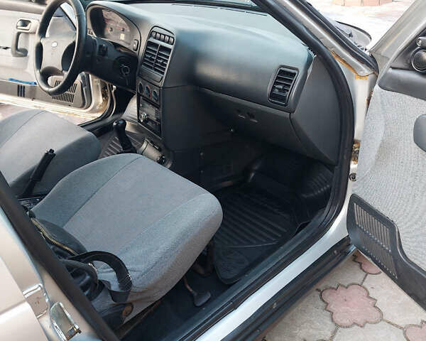 Серый ВАЗ 2110, объемом двигателя 1.6 л и пробегом 237 тыс. км за 2900 $, фото 4 на Automoto.ua