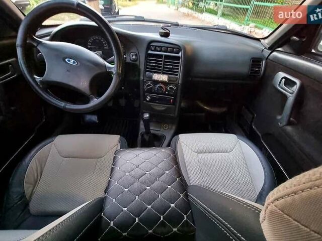 Серый ВАЗ 2110, объемом двигателя 1.6 л и пробегом 160 тыс. км за 2700 $, фото 4 на Automoto.ua