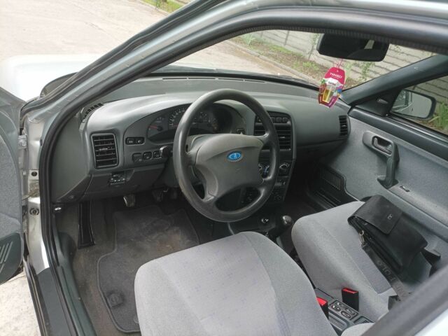 Сірий ВАЗ 2110, об'ємом двигуна 1.6 л та пробігом 200 тис. км за 2650 $, фото 8 на Automoto.ua