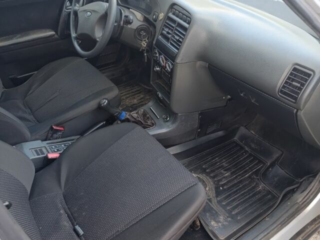 Серый ВАЗ 2110, объемом двигателя 1 л и пробегом 490 тыс. км за 1550 $, фото 1 на Automoto.ua