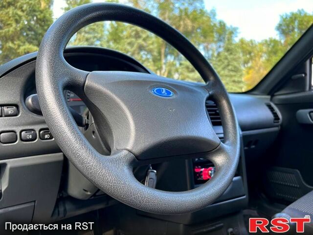 Серый ВАЗ 2110, объемом двигателя 16 л и пробегом 60 тыс. км за 4200 $, фото 1 на Automoto.ua