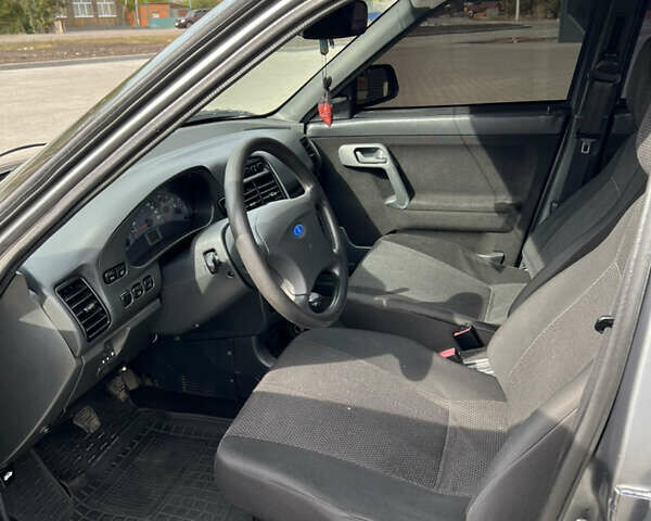 Сірий ВАЗ 2110, об'ємом двигуна 1.6 л та пробігом 141 тис. км за 2800 $, фото 16 на Automoto.ua