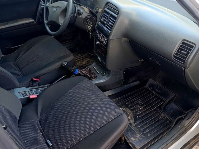 Серый ВАЗ 2110, объемом двигателя 1.6 л и пробегом 490 тыс. км за 1550 $, фото 4 на Automoto.ua