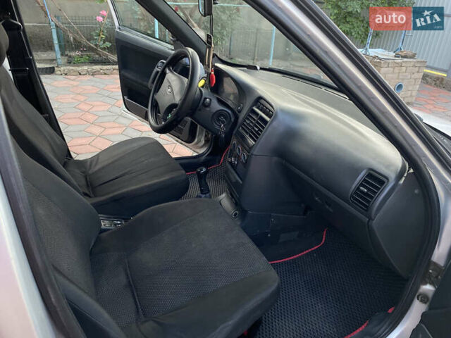 Серый ВАЗ 2110, объемом двигателя 1.6 л и пробегом 190 тыс. км за 2900 $, фото 21 на Automoto.ua