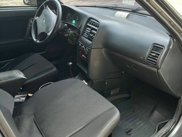 Серый ВАЗ 2110, объемом двигателя 1.6 л и пробегом 195 тыс. км за 3000 $, фото 6 на Automoto.ua