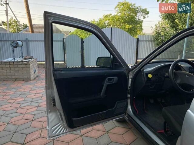 Серый ВАЗ 2110, объемом двигателя 1.6 л и пробегом 190 тыс. км за 3000 $, фото 13 на Automoto.ua