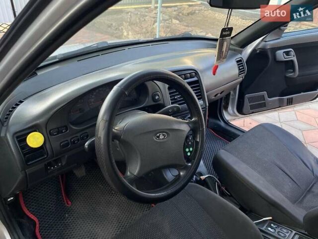 Серый ВАЗ 2110, объемом двигателя 1.6 л и пробегом 190 тыс. км за 3000 $, фото 6 на Automoto.ua