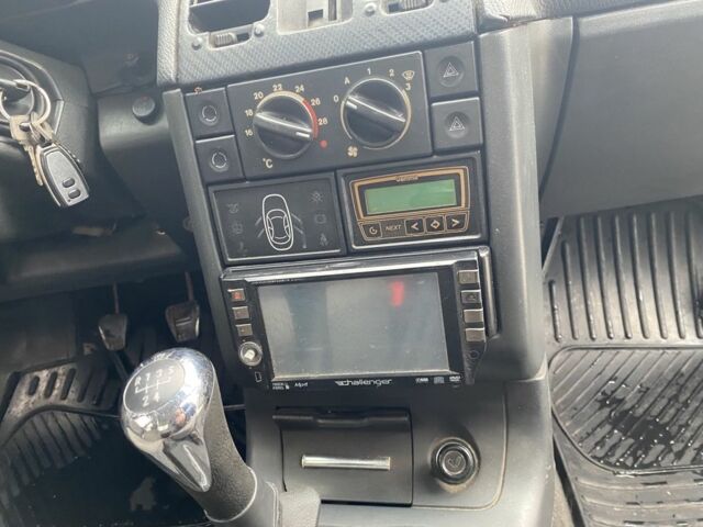 Синий ВАЗ 2110, объемом двигателя 1.5 л и пробегом 253 тыс. км за 1200 $, фото 2 на Automoto.ua