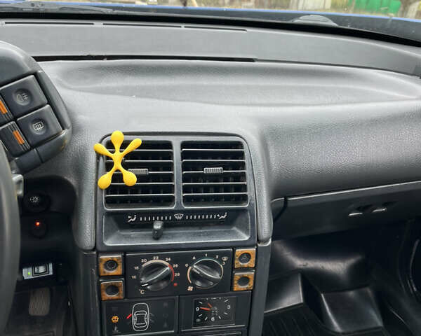 Синій ВАЗ 2110, об'ємом двигуна 1.5 л та пробігом 264 тис. км за 1900 $, фото 11 на Automoto.ua