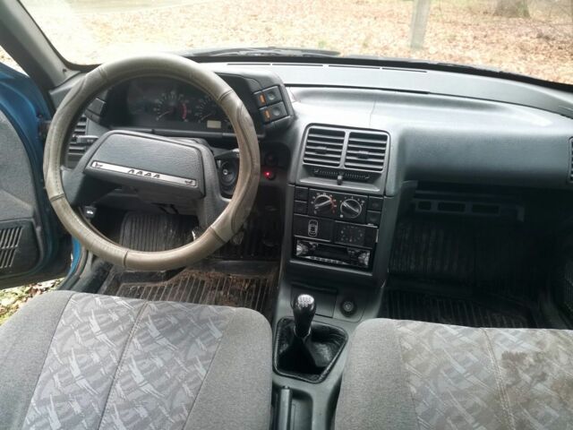 Синий ВАЗ 2110, объемом двигателя 1.6 л и пробегом 445 тыс. км за 1199 $, фото 5 на Automoto.ua