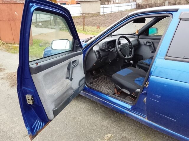 Синій ВАЗ 2110, об'ємом двигуна 1.6 л та пробігом 89 тис. км за 1000 $, фото 5 на Automoto.ua