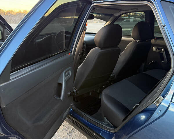 Синій ВАЗ 2110, об'ємом двигуна 1.6 л та пробігом 180 тис. км за 2000 $, фото 12 на Automoto.ua