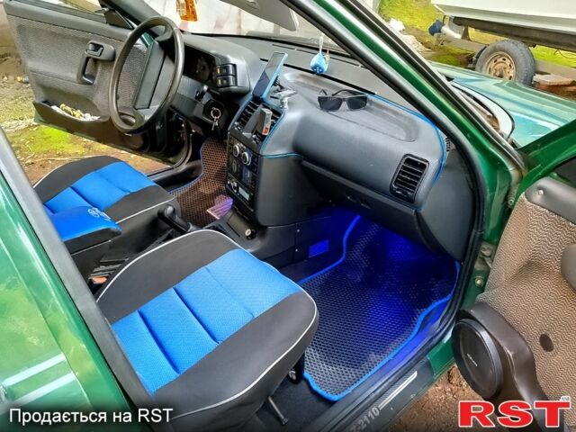 Зеленый ВАЗ 2110, объемом двигателя 1.5 л и пробегом 350 тыс. км за 1900 $, фото 3 на Automoto.ua