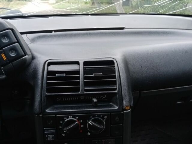 Зеленый ВАЗ 2110, объемом двигателя 1.5 л и пробегом 290 тыс. км за 1080 $, фото 6 на Automoto.ua