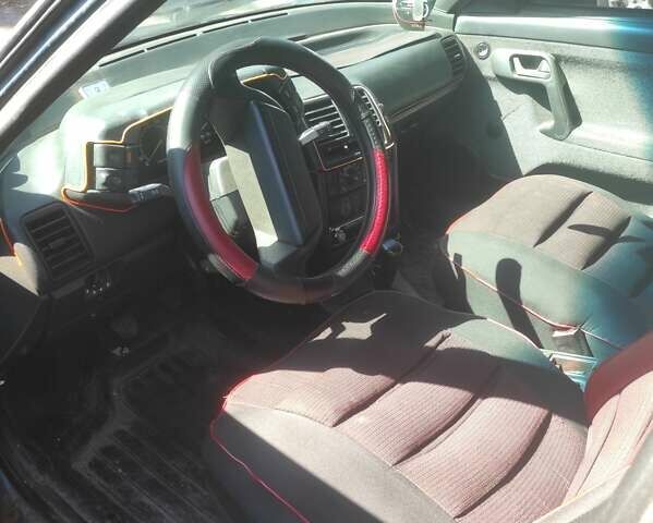 Зеленый ВАЗ 2110, объемом двигателя 1.5 л и пробегом 300 тыс. км за 1300 $, фото 1 на Automoto.ua