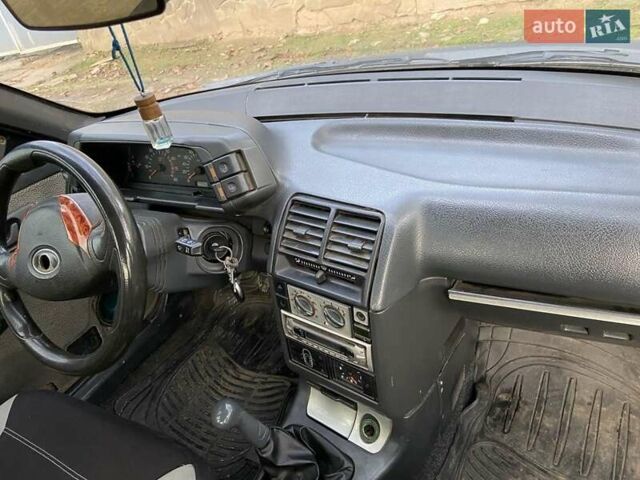 Зеленый ВАЗ 2110, объемом двигателя 1.5 л и пробегом 230 тыс. км за 1200 $, фото 2 на Automoto.ua