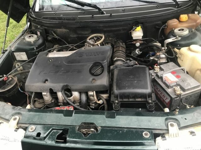 Зеленый ВАЗ 2110, объемом двигателя 1.5 л и пробегом 240 тыс. км за 1250 $, фото 4 на Automoto.ua