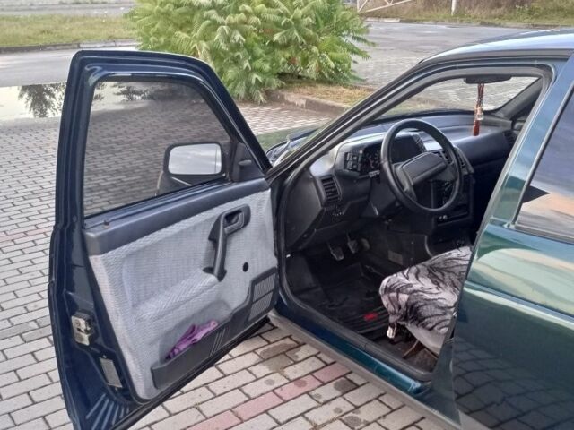 Зеленый ВАЗ 2110, объемом двигателя 1 л и пробегом 300 тыс. км за 1400 $, фото 3 на Automoto.ua