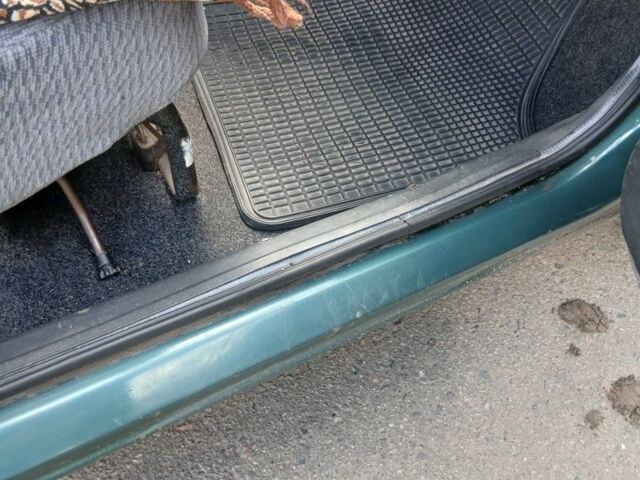 Зеленый ВАЗ 2110, объемом двигателя 1 л и пробегом 160 тыс. км за 1600 $, фото 1 на Automoto.ua