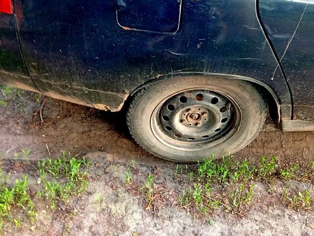 Зеленый ВАЗ 2110, объемом двигателя 1.5 л и пробегом 123 тыс. км за 700 $, фото 2 на Automoto.ua