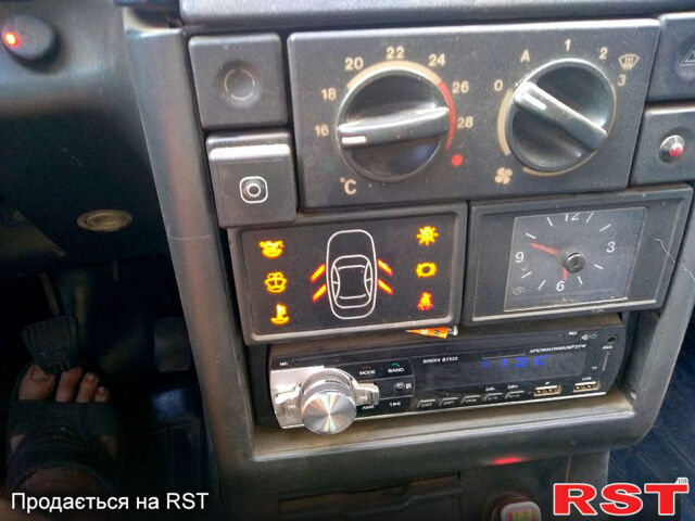 Зеленый ВАЗ 2110, объемом двигателя 1.5 л и пробегом 261 тыс. км за 1500 $, фото 4 на Automoto.ua