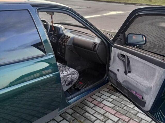 Зеленый ВАЗ 2110, объемом двигателя 1 л и пробегом 300 тыс. км за 1400 $, фото 5 на Automoto.ua