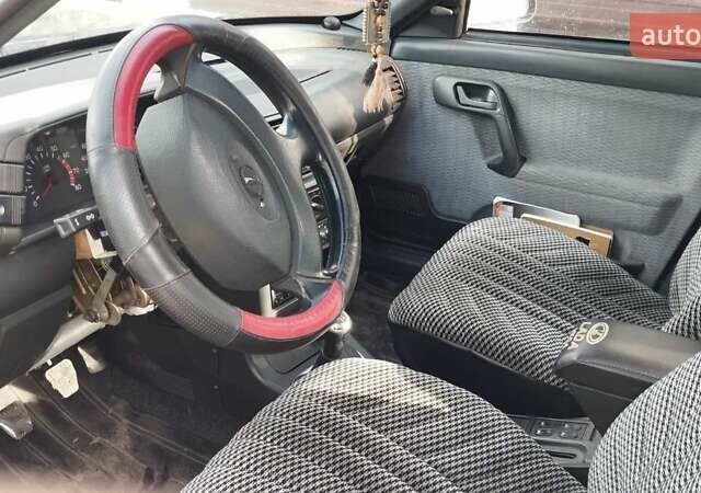 Зеленый ВАЗ 2110, объемом двигателя 1.5 л и пробегом 190 тыс. км за 1850 $, фото 3 на Automoto.ua