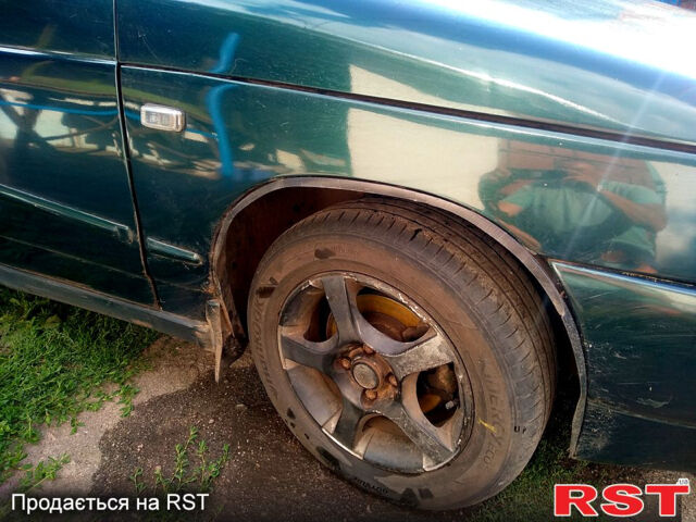 Зеленый ВАЗ 2110, объемом двигателя 1.5 л и пробегом 261 тыс. км за 1500 $, фото 3 на Automoto.ua