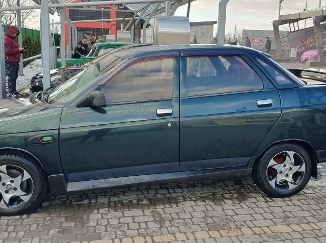 Зеленый ВАЗ 2110, объемом двигателя 1.5 л и пробегом 268 тыс. км за 2000 $, фото 4 на Automoto.ua