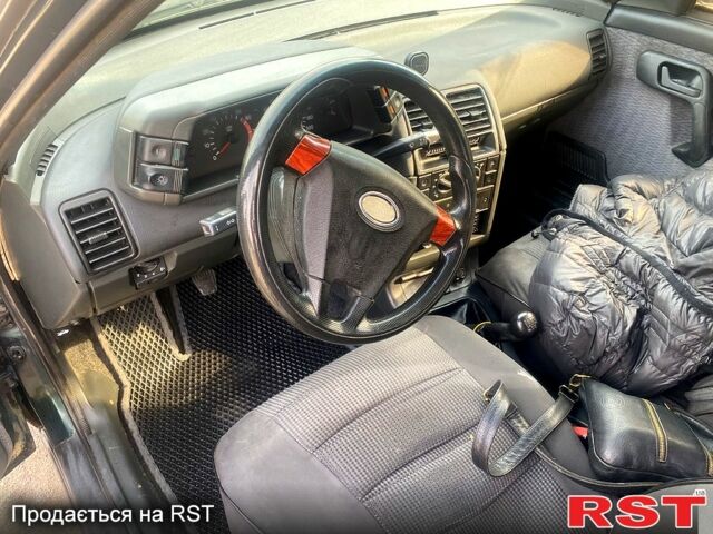 Зелений ВАЗ 2110, об'ємом двигуна 1.5 л та пробігом 274 тис. км за 1300 $, фото 2 на Automoto.ua
