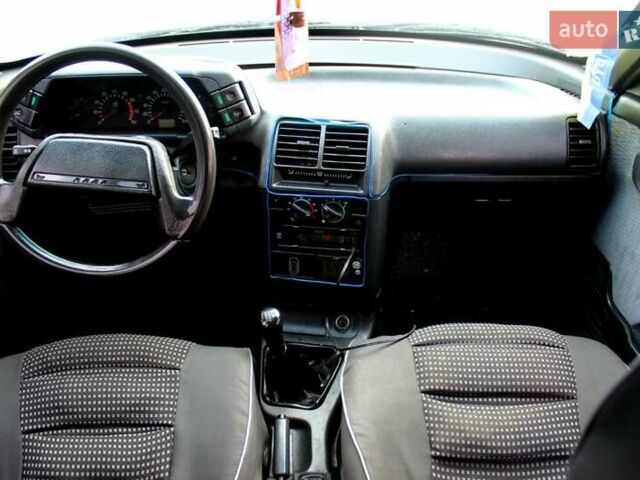 Зеленый ВАЗ 2110, объемом двигателя 1.5 л и пробегом 190 тыс. км за 1250 $, фото 5 на Automoto.ua